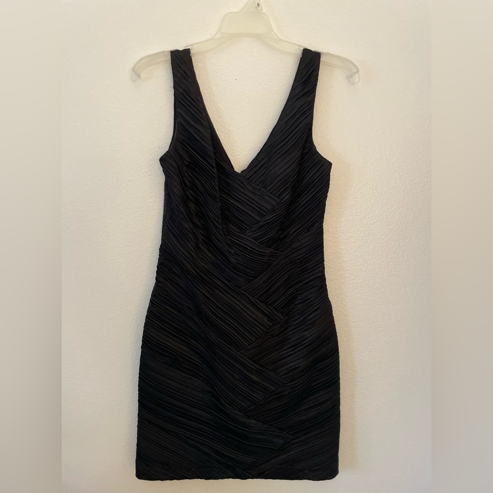 Darling, MaxandCkeo, size 2, form fitting, little black dress.